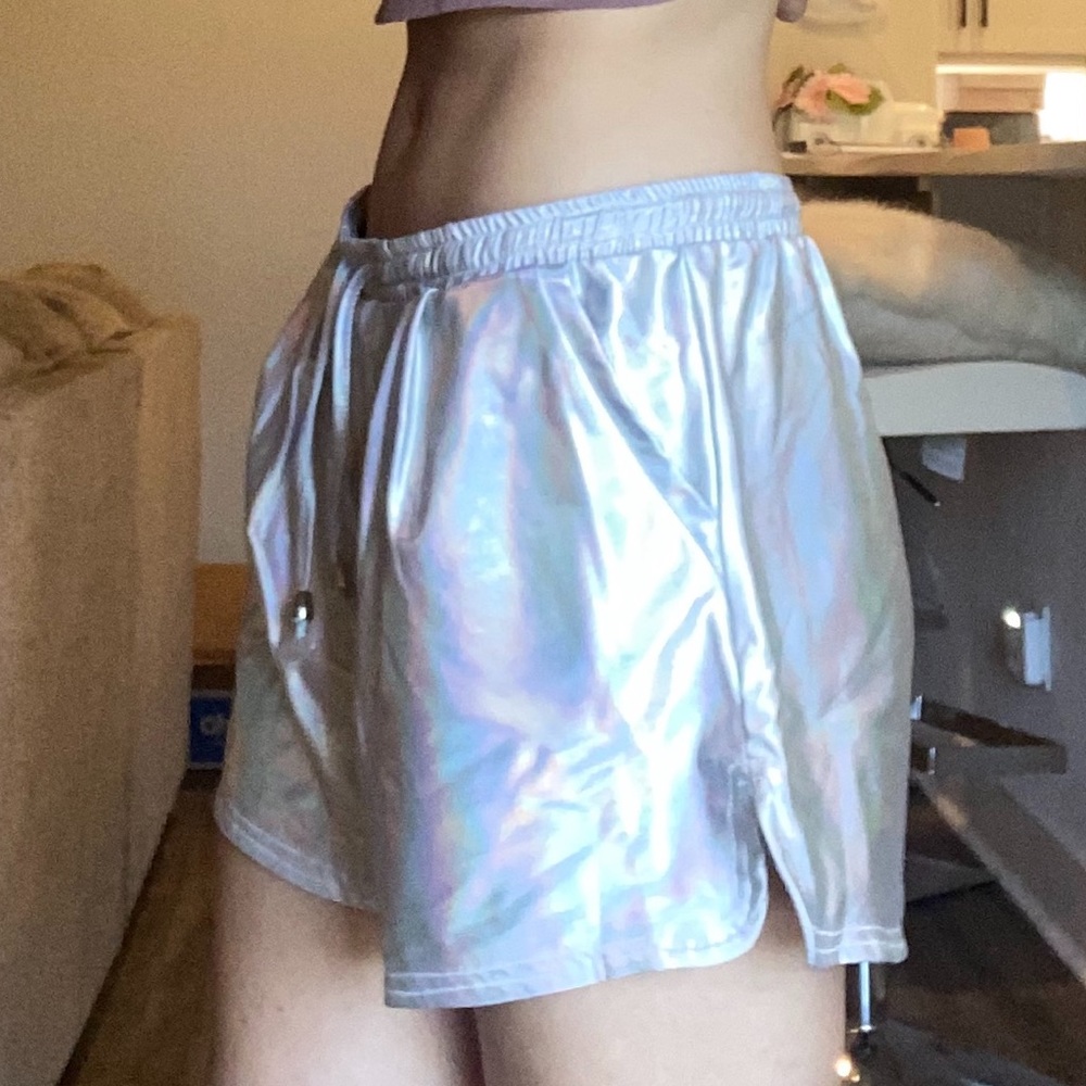 Holographic iridescent metallic shorts - Picture 2 of 8